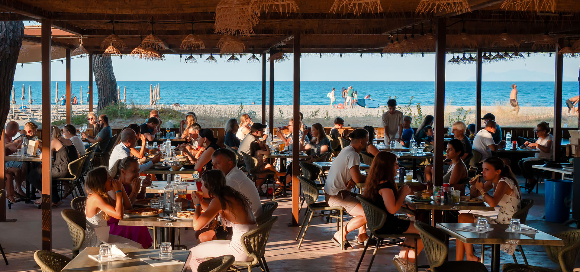 Camping san damiano restaurant la pagode terrasse en debut de soiree